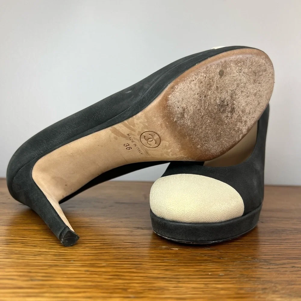 CHANEL Size 38 • Dark Green Suede Platform Pumps Heels EUC.